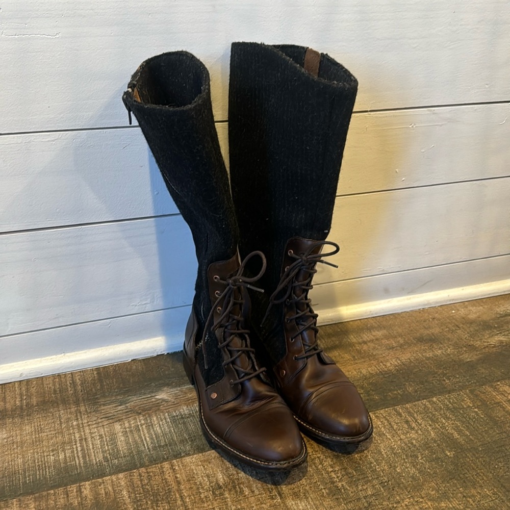 WOOLRICH WOMEN’S QUALITY BOOTS ( BLACK/BROWN) SIZE 8.5.